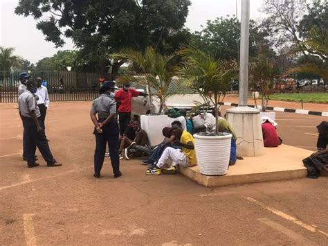 Video Zimbabwe Police Raid S3x Party Arrest 16 Attendees — Ekohotblog