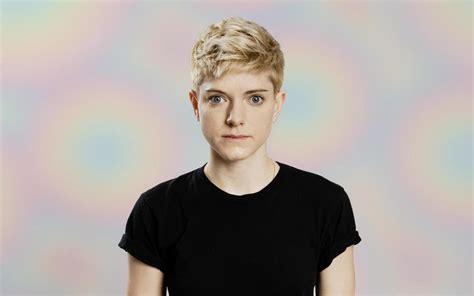 Mae Martin Comedy Review Candid Comedian S Best Set Yet London Evening Standard Evening