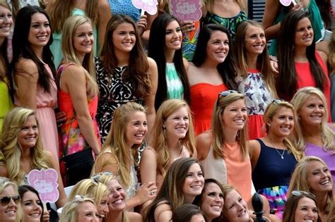 Meet The University Of Alabama Sororities A Guide To The 22 Womens Organizations On Campus