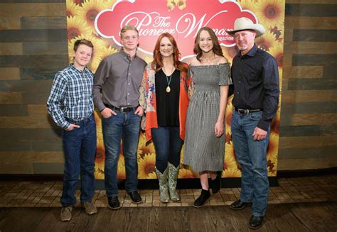 the sweet reason ‘the pioneer woman ree drummond s husband loves working on the ranch
