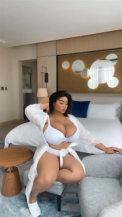 Kim Manana Looking Sexy And Busty In Her White Bra Cufo510