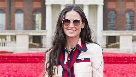 Demi Moore rocks grey hair | smooth