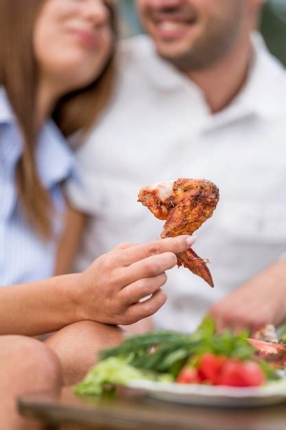 Free Photo Couple Eating Barbecue Outdoors