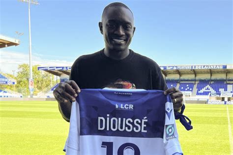 L AJ Auxerre officialise la signature d Assane Dioussé AfricaFoot