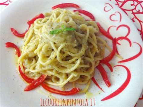 Pasta con crema di melanzane. Ricetta del giorno: Pasta con crema di melanzane - Live ...