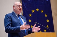 Nach Verstößen gegen Corona-Regeln: EU-Handelskommissar Phil Hogan ...