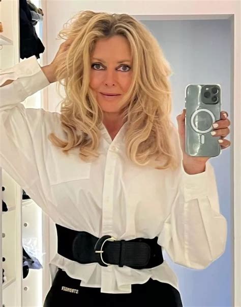 Carol Vorderman Branded Sexy Milf As She Debuts New Hair After