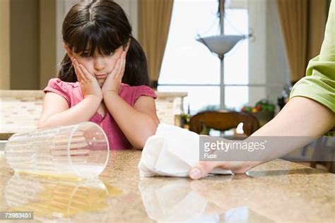 Spill On Counter Photos Et Images De Collection Getty Images