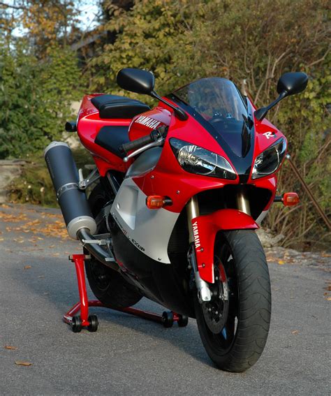 The 2003 r6 was the first model to feature yamaha's yiss immobilisor system, which requires the red 'master' key to reprogram blank 'black' keys. 2001 Yamaha YZF-R6: pics, specs and information ...