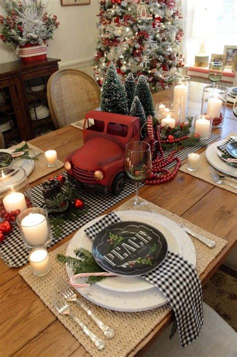 Dining table decorated for christmas and evergreen centrepiece. 20 Wonderful Christmas Dinner Table Settings For Merry ...