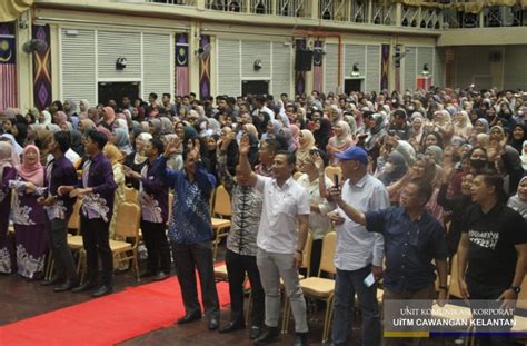 Majlis Penyerahan Perantisiswa Oleh Tan Sri Datuk Seri Panglima Haji Annuar Musa Menteri