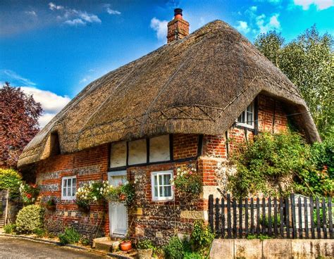10 Gorgeous English Thatched Cottages