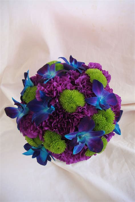 Its rich color is the perfect pop for any floral design, from vase arrangements to. Unique wedding bouquet : green bottom mums, carnations ...