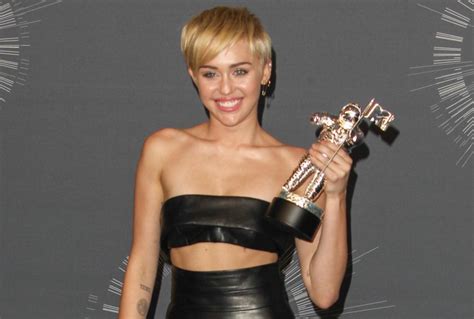 Emotional Miley Cyrus Sends Homeless Youth To Accept Vma Sheknows