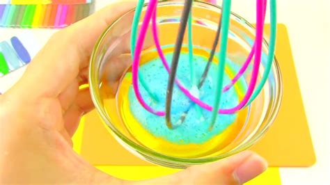 This collection of the best slime recipes includes instructions, tips and tricks, a slime video and printable slime recipes for butter slime, fluffy slime, clear slime, glitter slime, slime without borax and slime without glue! Slike: How To Make Slime Without Glue Or Shaving Cream Or Borax Or Cornstarch Or Contact Solution
