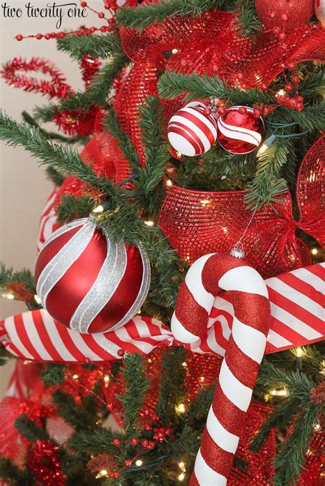 Red And White Christmas Tree Decorating Ideas