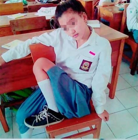 foto siswi sma ini berpose hot di dalam kelas statusaceh