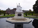 Victoria statue, Kensington Palace, London | Kensington palace ...