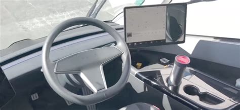 Being a class 8 truck, the tesla semi has the potential to be a disruptor in the trucking market. First ever look at the prototype Tesla Semi Truck interior