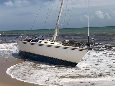 Sailboat Runs Aground At South Beach Park All News Featured News