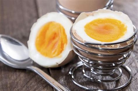 Putih telur, sebaliknya, dipenuhi dengan nutrisi bebas lemak. Apa Benar Telur Rebus Bisa Cegah Virus Corona? Begini ...