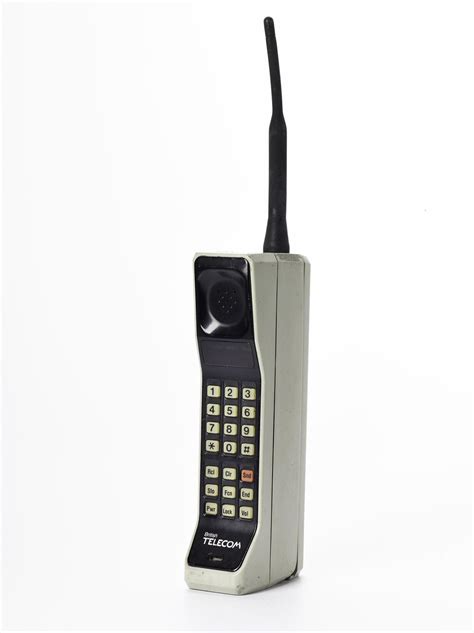 Tht One Of The First Mobile Phones 80s Retro Mobile Motorola