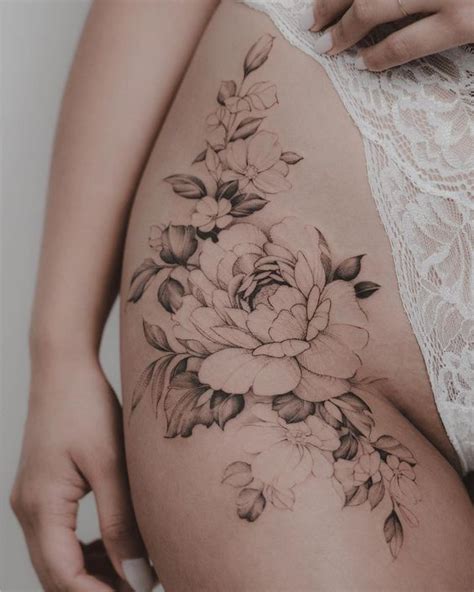Flores En La Ingle Tatuajes Para Mujeres