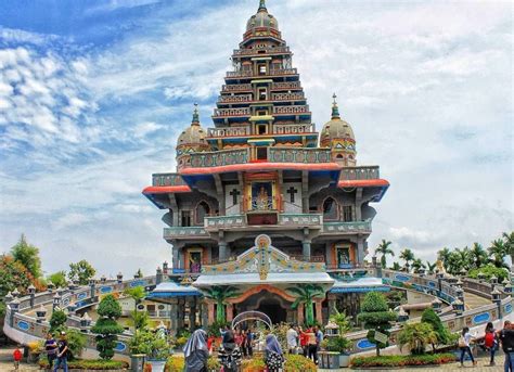 10 Tempat Ibadah Unik Dengan Arsitektur Mengagumkan Di Indonesia