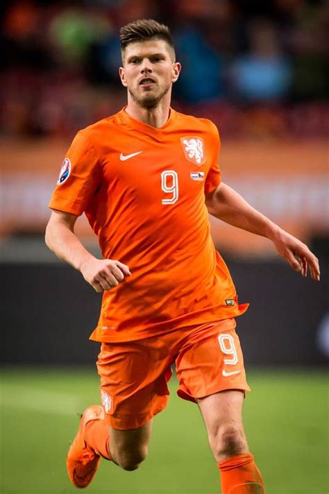 See a recent post on tumblr from @tuterdz about huntelaar. Oranje was 'afgesloten hoofdstuk' voor Huntelaar ...