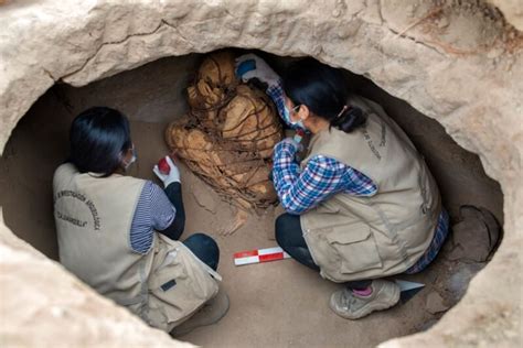 Descubren Una Momia Preincaica En Perú