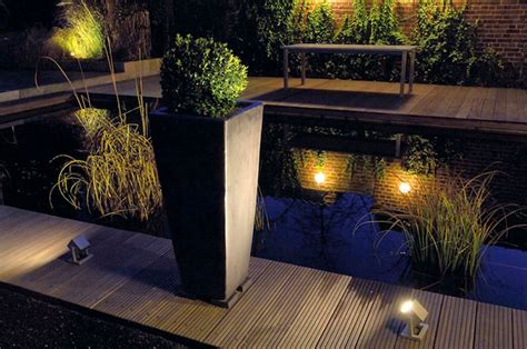 Choosing the material of fixtures isn't just about how they look. How To Landscape Lighting | Exterior Landscape Lighting ...