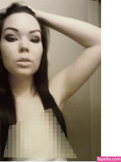 Suzy Berhow Mortemer Nude Leaked Photo Fapello