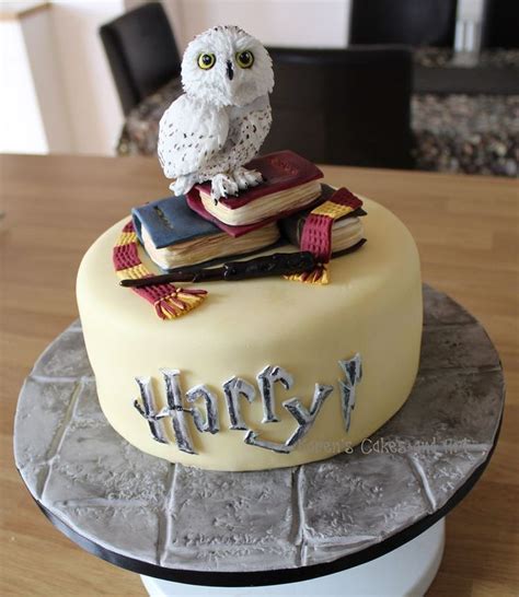 This Is Really Cute Harry Potter Cake Harry Potter Book Cake Harry