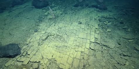 Na dnie oceanu odkryto żółtą ceglaną drogę Dokąd prowadzi National Geographic