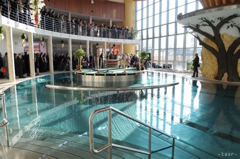 Rímske kúpele v hotely energy ponúkajú tú istú minerálnu slanú vodu ako termálne kúpalisko v podhájskej a sú dobrou alternatívou hlavne v období jarnej a jesennej odstávky. Termálne kúpalisko Podhájska