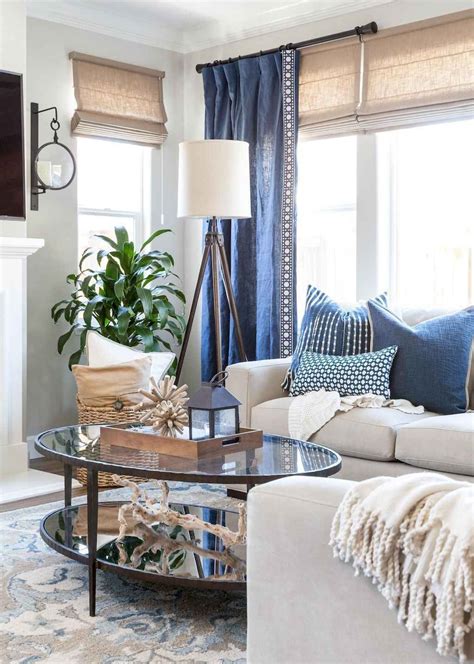 70 Cool And Clean Coastal Living Room Decorating Ideas