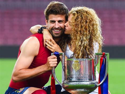 Gerard Pique And Shakira Pose With The Copa Del Rey Trophy Mirror Online