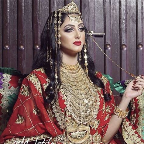 Arab Woman Traditional Dress Arabian Women Arabian Dress Arabian Nights Dress