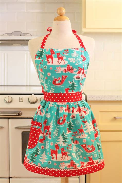 i love this apron i want it retro christmas apron with deer by boojiboo on etsy 28 75 retro