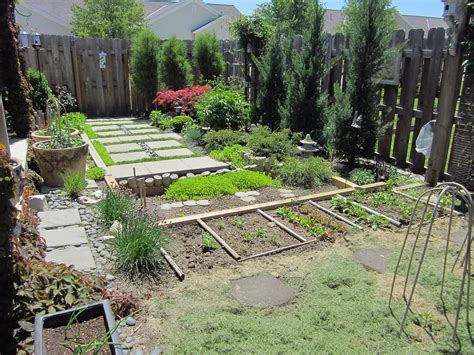 Small Space Gardeningutilize Your Sideyard My Urban Garden Oasis