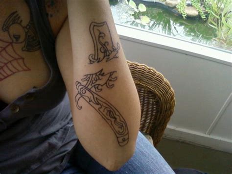 Straight razor tattoos are intrinsically civilized creations that embody a succinct appreciation for the daily rituals of being a gentleman. straight razor blade tattoo by pinkminkink on DeviantArt