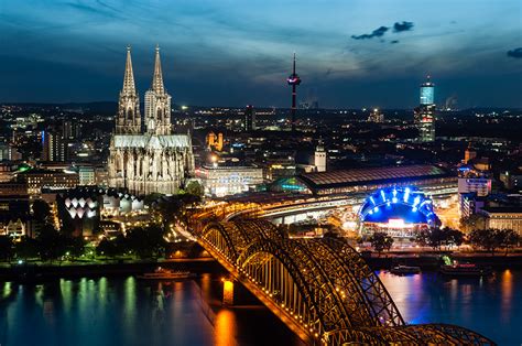 Was die hafencity in hamburg, der medienhafen in düsseldorf und der rheinauhafen in köln ist, ist in berlin der abschnitt zwischen elsenbrücke und. Photokina und Köln am Abend | Aus Licht gezaubert