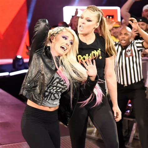 Ronda Rousey Attacking Alexa Bliss Before Summerslam Wwe Girls Ronda Rousey Wwe Female Wrestlers