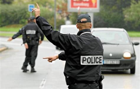 Les Faux Policiers Leur Volent 3200 Euros