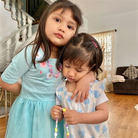 Sidra Batool With Her Daughters Latest Adorable Pictures Reviewitpk