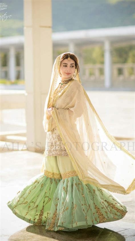 Pin By Zainab Chaudhry On Pakistani Celebrities Pakistani Bridal Dresses Bridal Dress Design