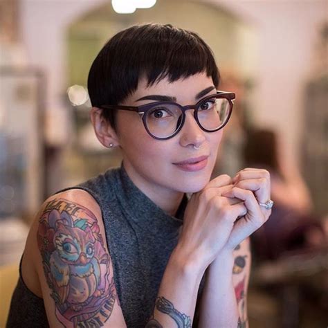 Short Hair Pixie Cut Hairstyle With Glasses Ideas 93