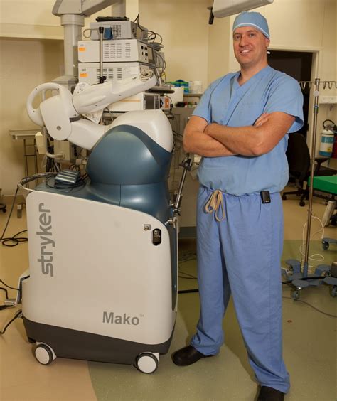 Mako Robotic Arm Precision Surgery Gets Aspen Resident Ready For
