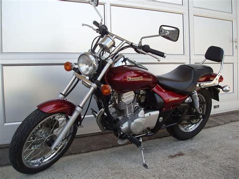 The bike featured the very the chrome doesn't miss a bit and the fenders would have us call it a classic or a custom depending on where we're looking, up front or at the back. Motorrad Occasion kaufen KAWASAKI Eliminator 125 Moto ...