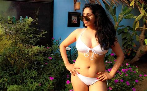 Watch Bikini Clad Singing Sensation Neha Bhasin Hindi Movie News
